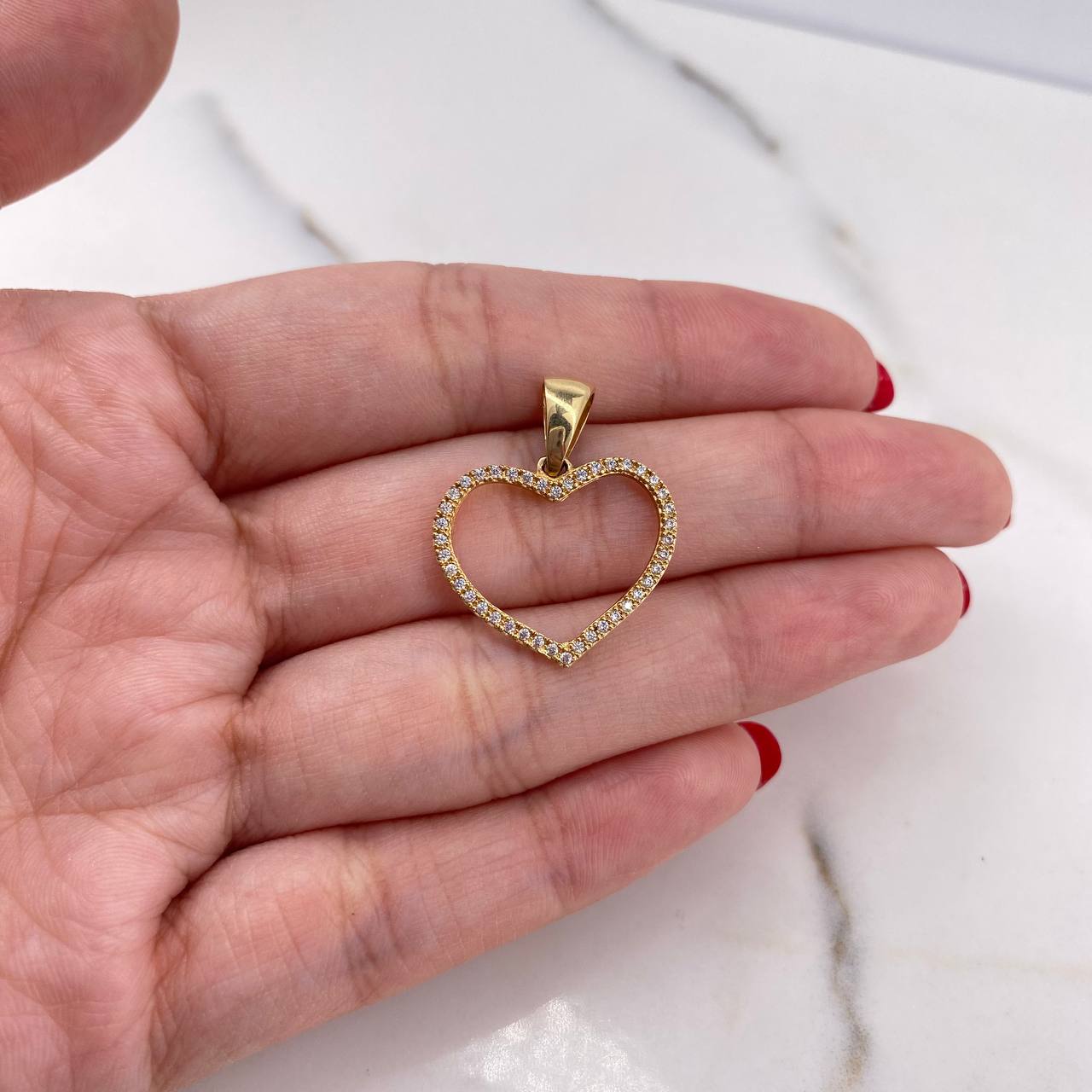 Dije Silueta Corazon 1.75gr / 2.5cm / Circones Blancos Oro Amarillo 18K #