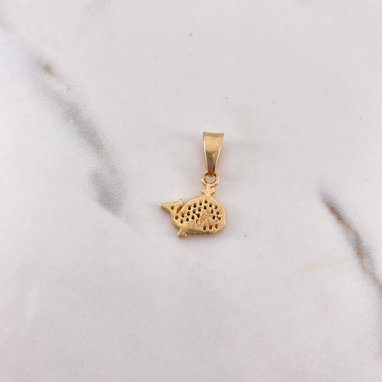 Dije Ballena 2.05gr / 2cm / Circones Blancos Oro Amarillo 18K $