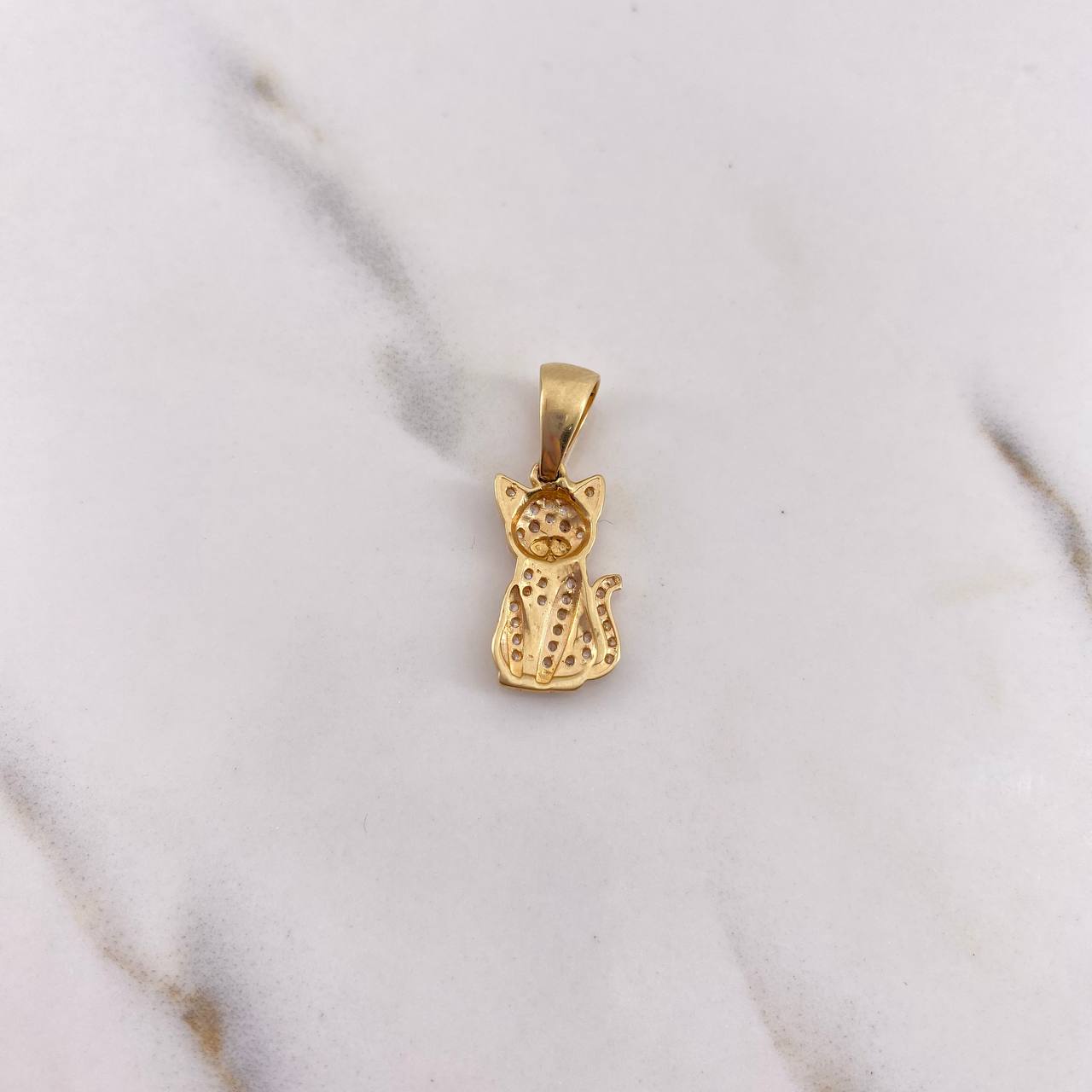Dije Gato 1.95gr / 2.4cm / Circones Cafes Blancos Oro Amarillo 18K $