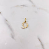 Dije Letra Q 0.7gr / 2cm / Circones Blancos Oro Amarillo 18K $