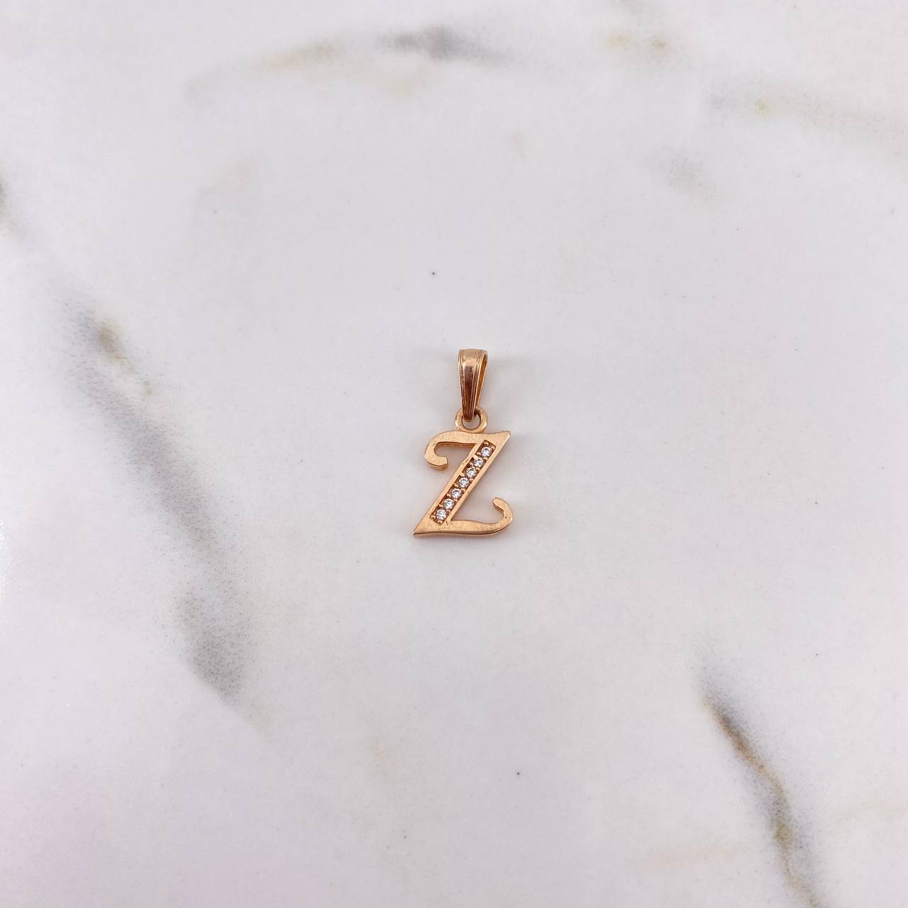 Dije Letra Z 0.9gr / 1.7cm / Circones Blancos Oro Rosa 18K $