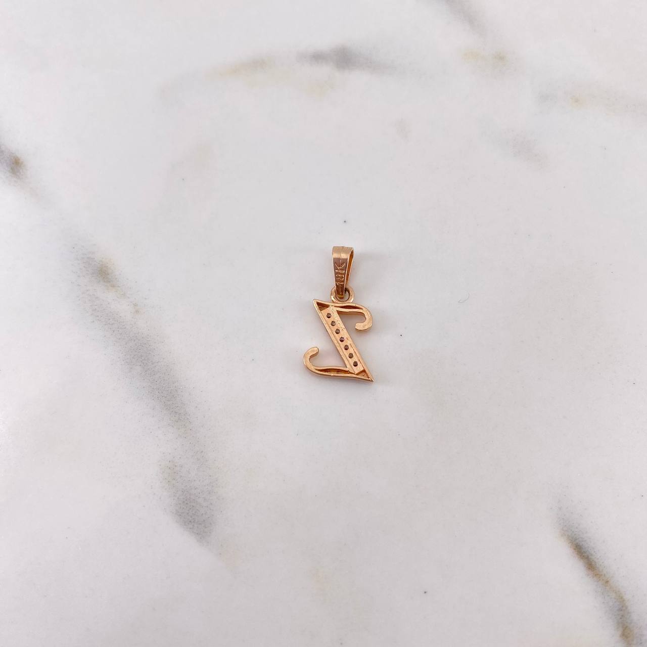 Dije Letra Z 0.9gr / 1.7cm / Circones Blancos Oro Rosa 18K $