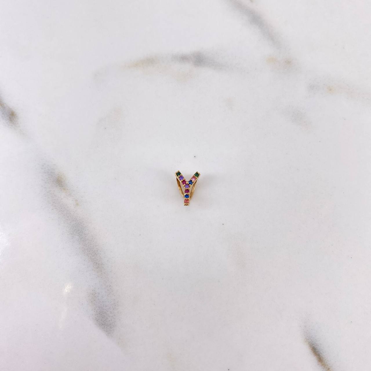 Dije Letra Y 0.3gr / 0.8cm / Circones Colores Oro Amarillo 18K $