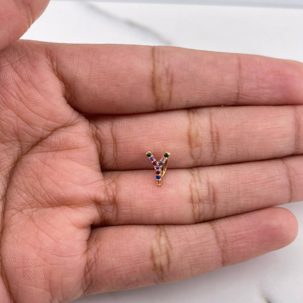 Dije Letra Y 0.3gr / 0.8cm / Circones Colores Oro Amarillo 18K $