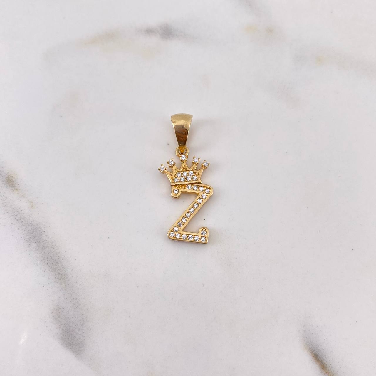Dije Letra Z Corona 1.65gr / 2.5cm / Circones Blancos Oro Amarillo 18K $