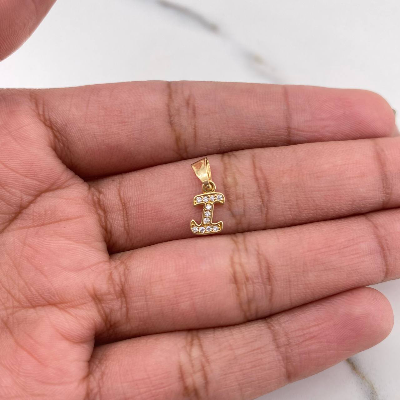 Dije Letra I 0.35gr / 1.3cm / Circones Blancos Oro Amarillo 18K #