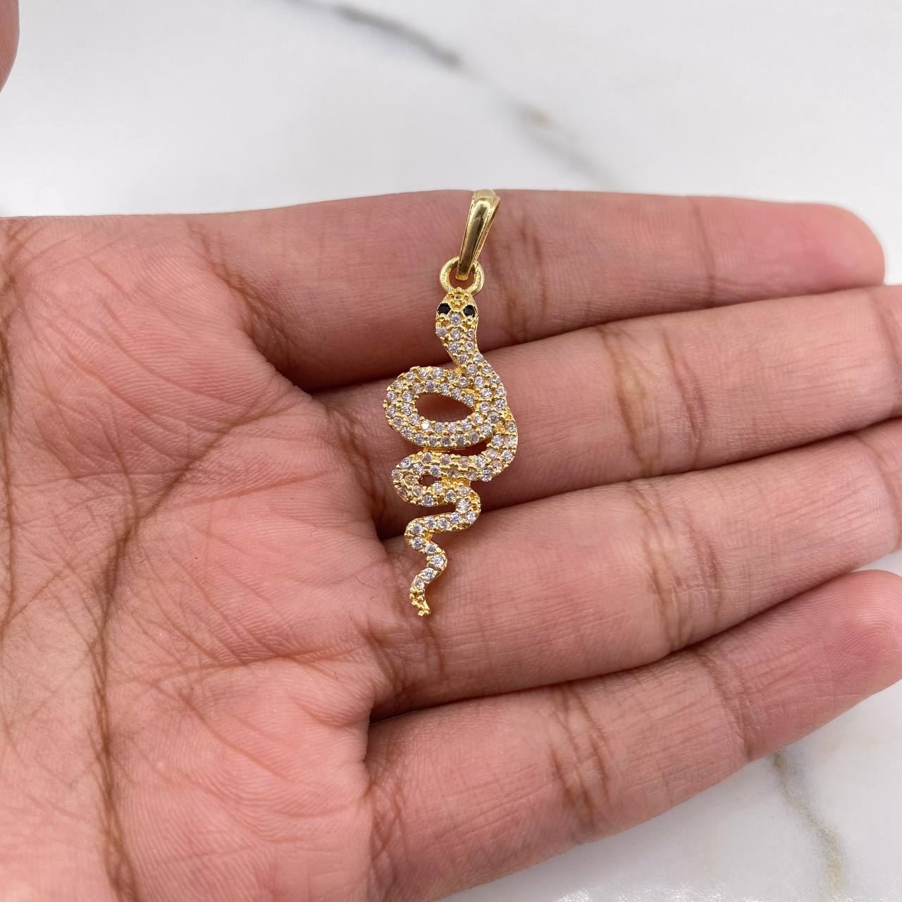 Dije Serpiente 2.65gr / 3.5cm / Circones Negros Blancos Oro Amarillo 18K $
