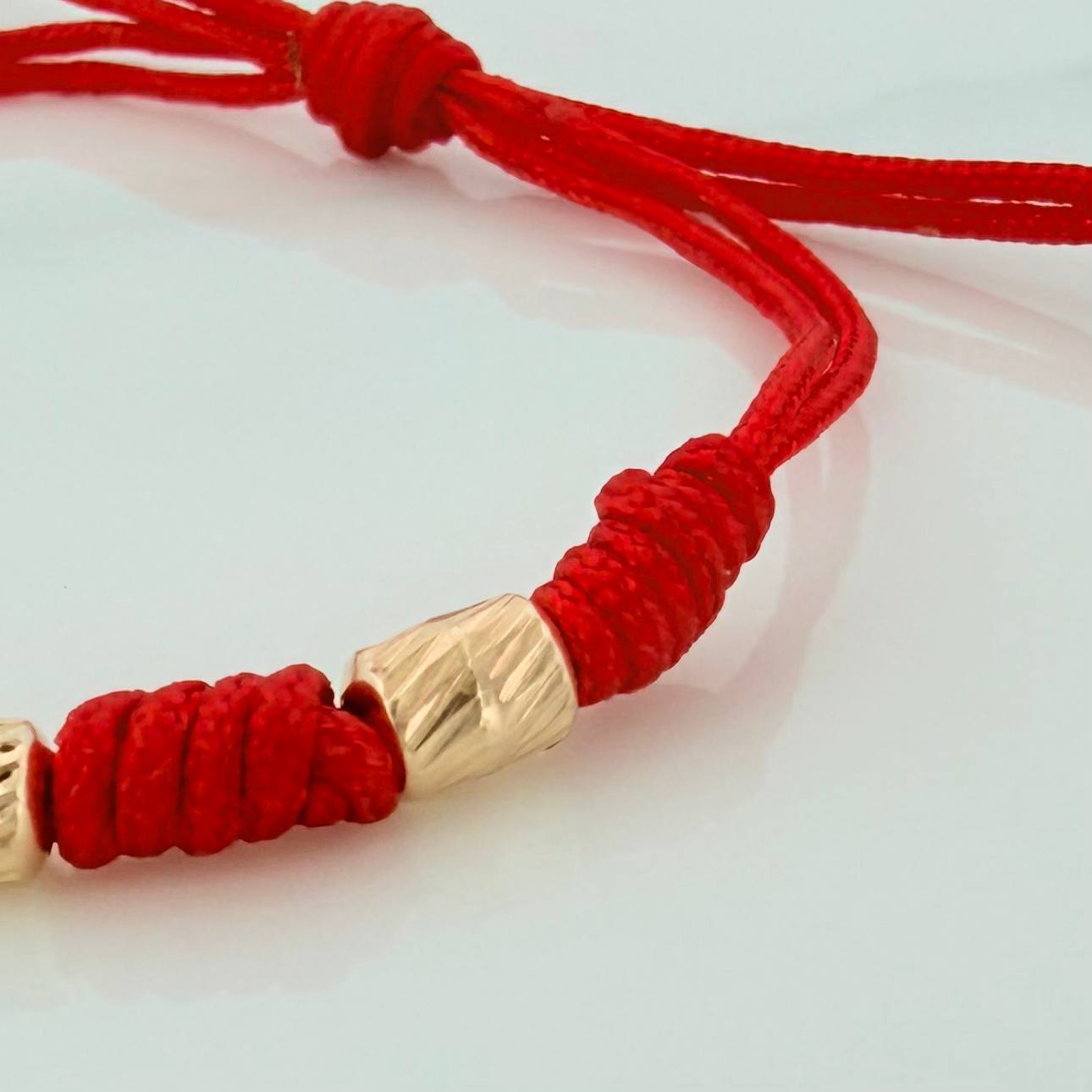 Pulsera Tejida Roja Siete Nudos 4Mm Oro Amarillo 18K