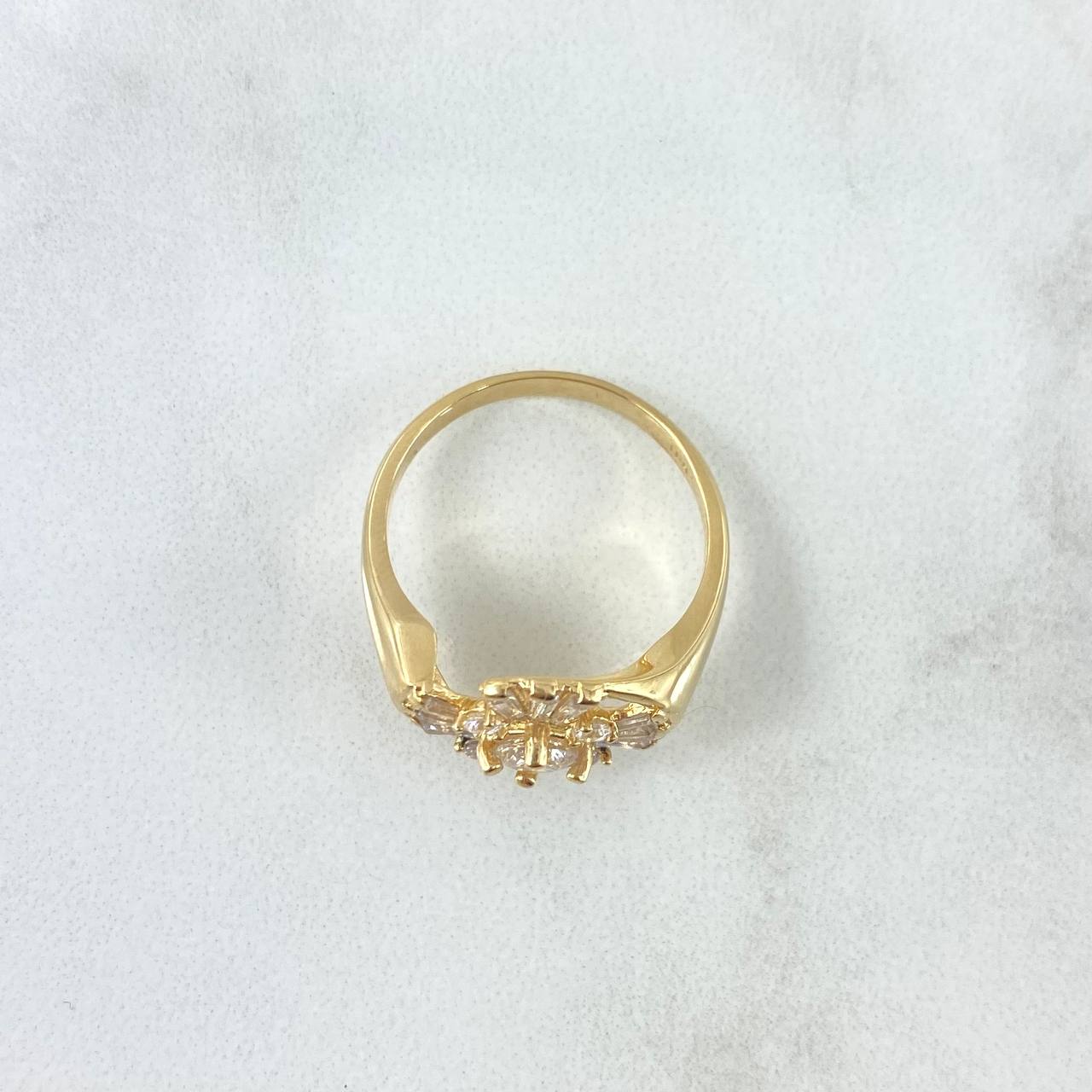 Anillo Flor Basteada 5.8gr / T7 1/4 / Circones Blancos Oro Amarillo 18K *