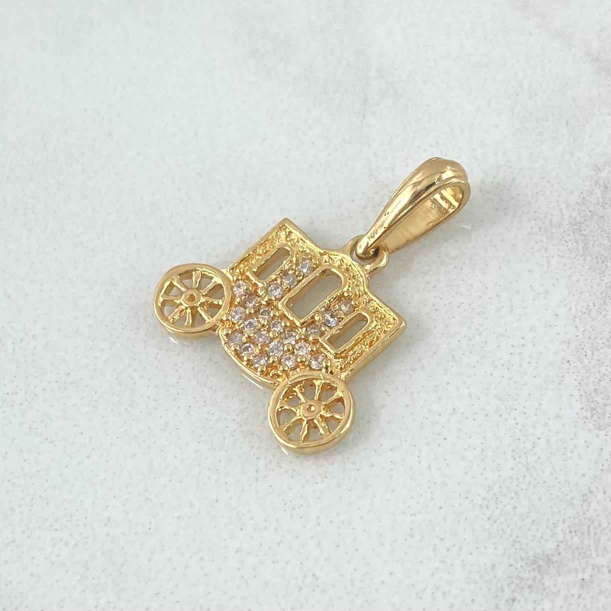Dije Carruaje 1.45gr / 1.9cm / Circones Blancos Oro Amarillo 18K