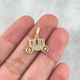 Dije Carruaje 1.45gr / 1.9cm / Circones Blancos Oro Amarillo 18K