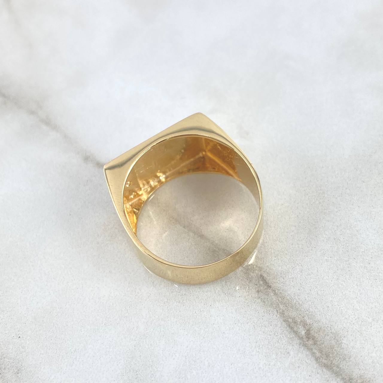 Anillo Sello Linea Vertical 8.2gr / T10 / Circones Blancos Oro Amarillo 18K  ©