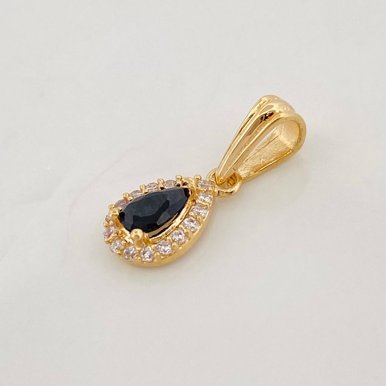 Dije Halo Lágrima 0.65g / 1.5cm Oro Amarillo 18K