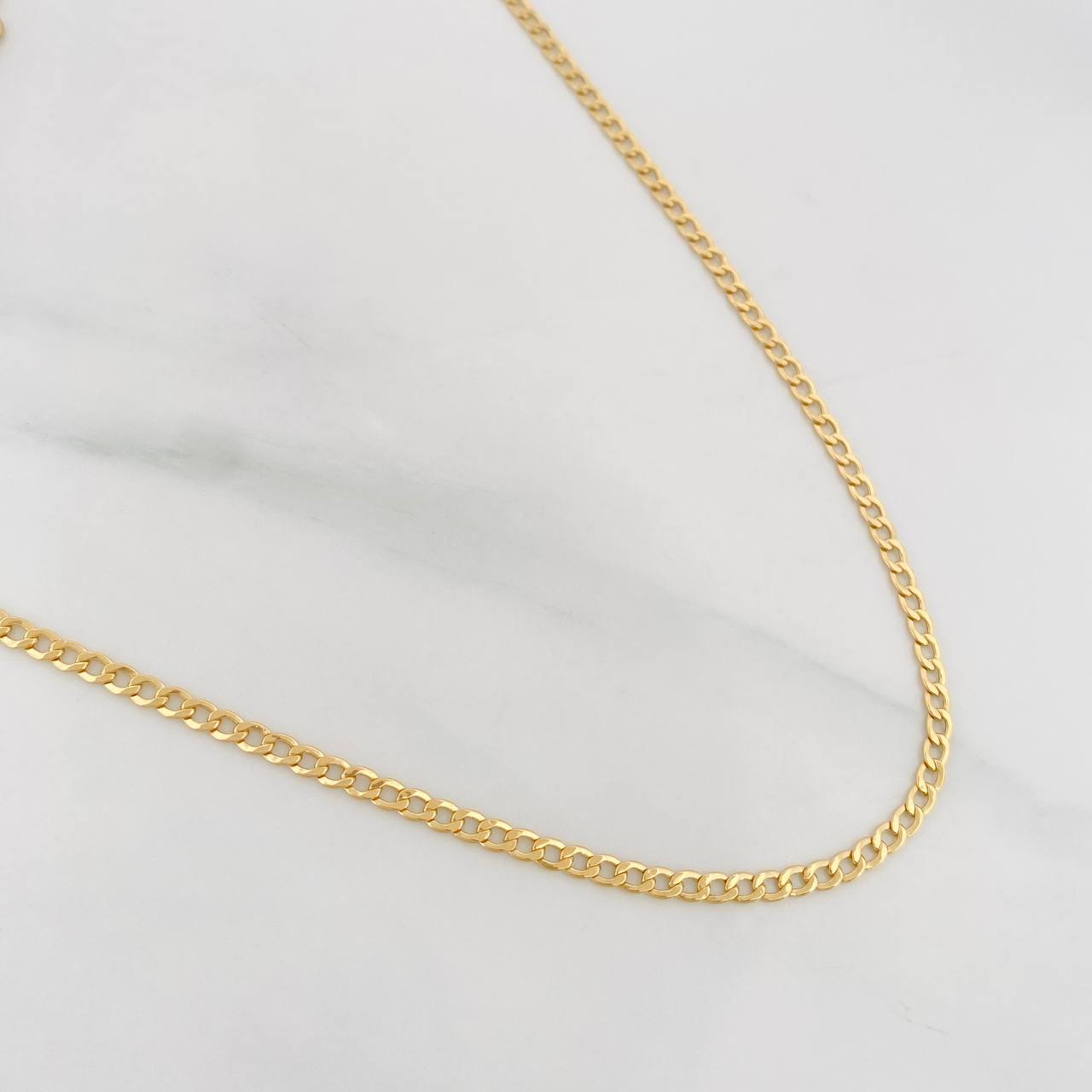 Cadena Cubana 2.4g / 60cm / 2.3mm Oro Amarillo 18K