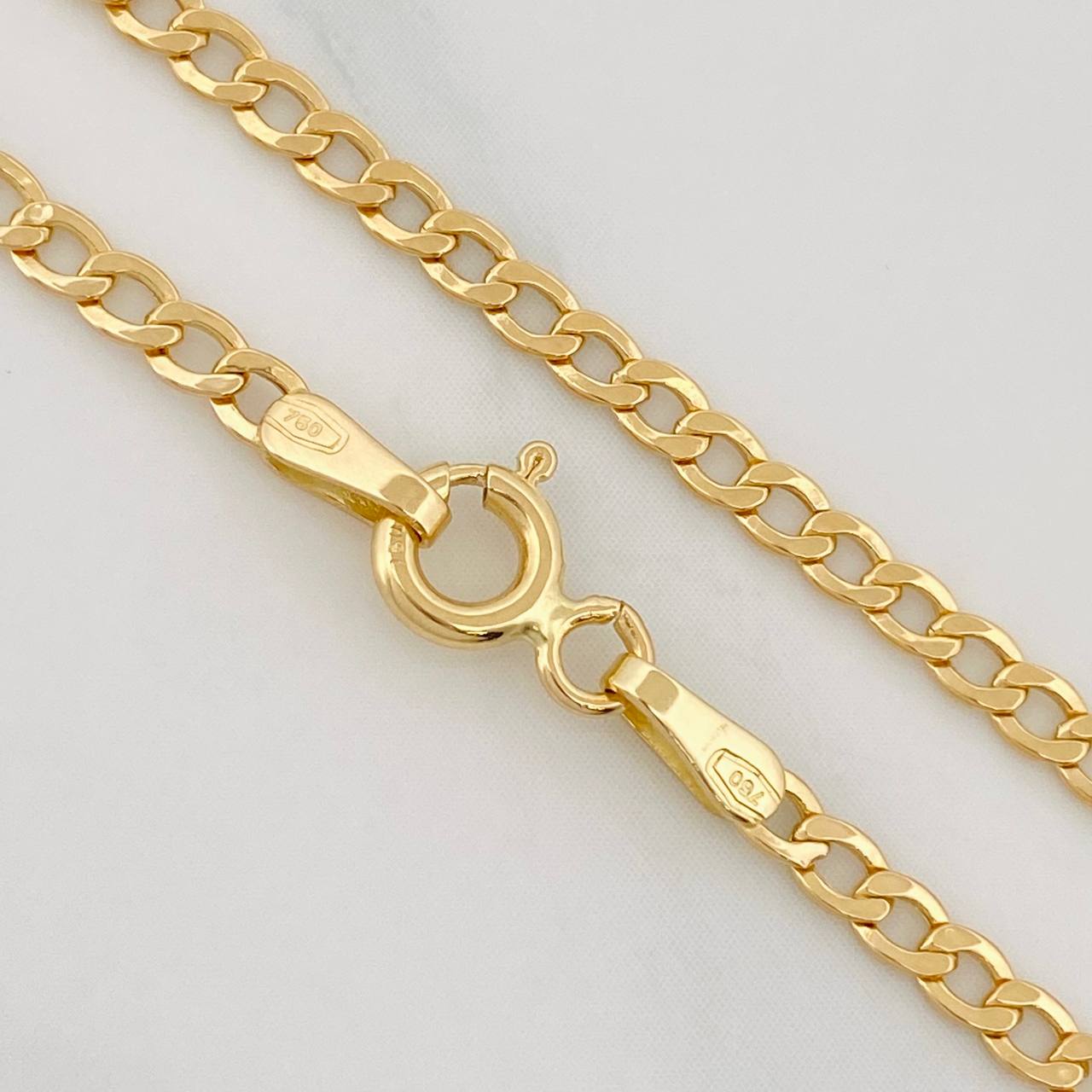 Cadena Cubana 2.45g / 60cm / 2.2mm Oro Amarillo 18K