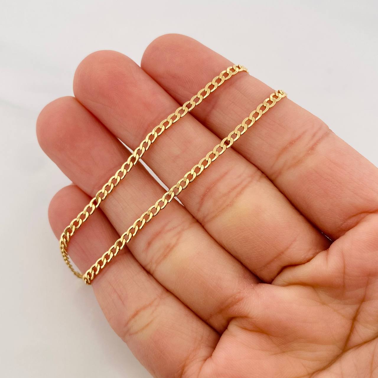 Cadena Cubana 2.4g / 60cm / 2.3mm Oro Amarillo 18K