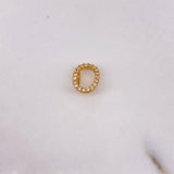 Dije Letra O 0.45gr / 0.9cm / Circones Blancos Oro Amarillo 18K $