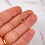 Dije Letra O 0.45gr / 0.9cm / Circones Blancos Oro Amarillo 18K $
