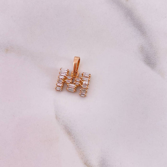 Dije Letra M 1.7gr / 1.4cm / Circones Blancos Oro Rosa 18K $