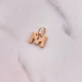 Dije Letra M 1.7gr / 1.4cm / Circones Blancos Oro Rosa 18K $