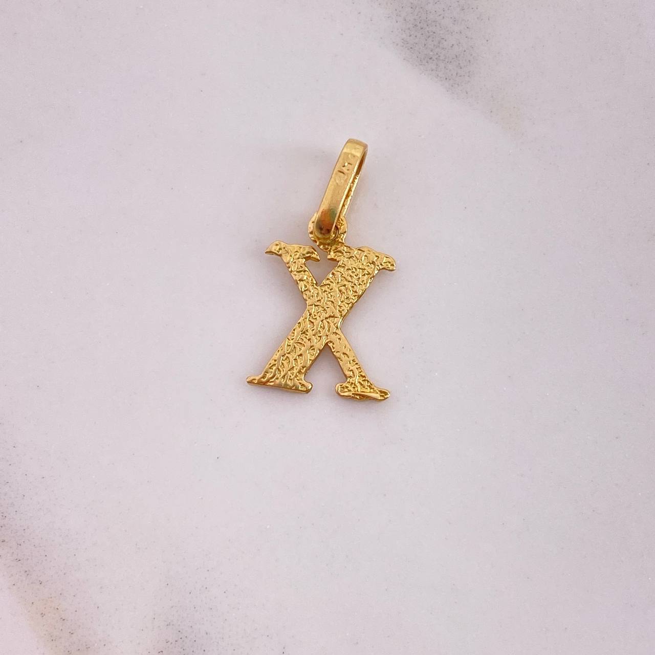 Dije Letra X 0.4gr / 1.7cm / Texturizado Oro Amarillo 18K #