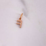 Dije Letra F 0.5gr / 1.5cm / Circones Colores Oro Rosa 18K $