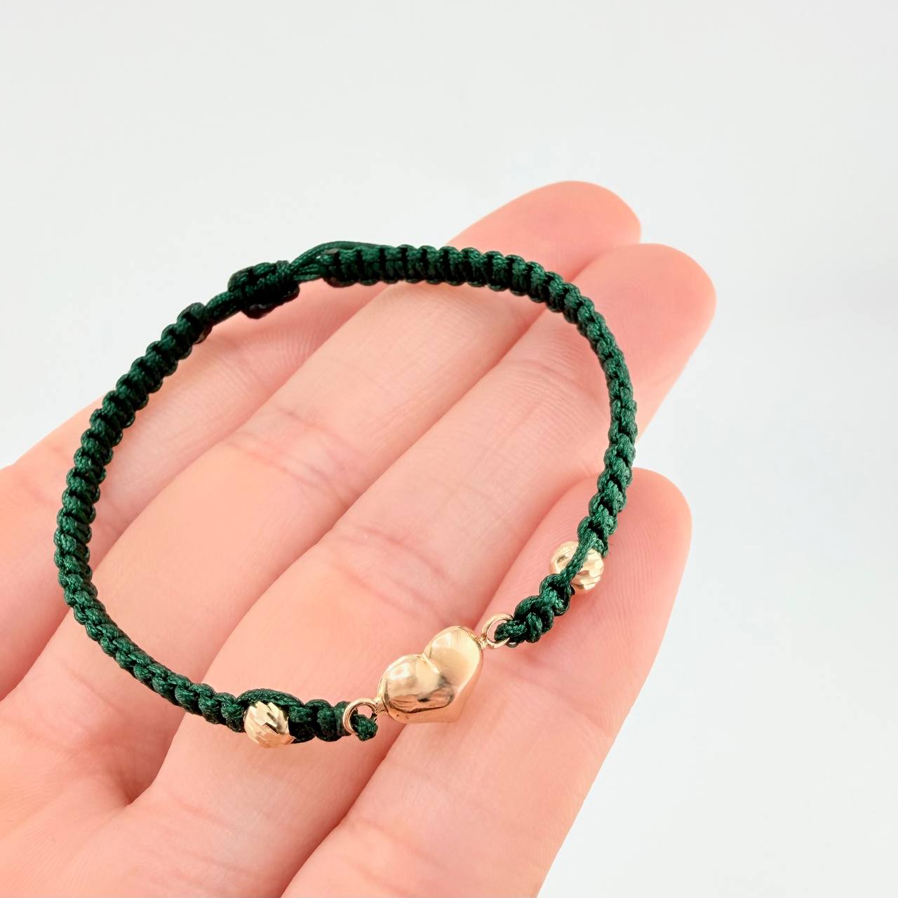 Pulsera Tejida Verde Corazón Bolas Diamantadas Oro Amarillo 18K