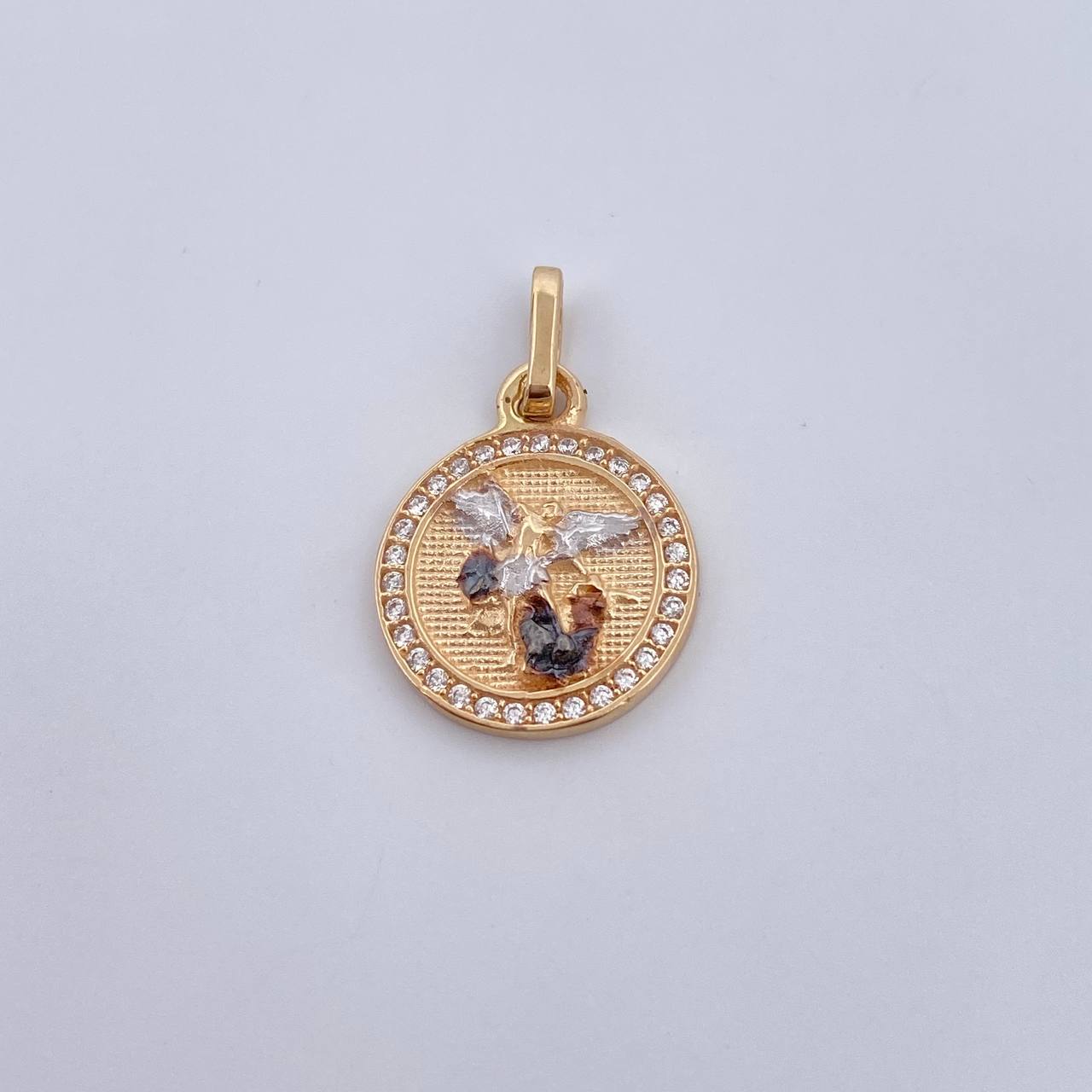 Dije San Miguel Arcangel 2.35gr / 2.2cm / Circones Blancos Tres Oros 18K &