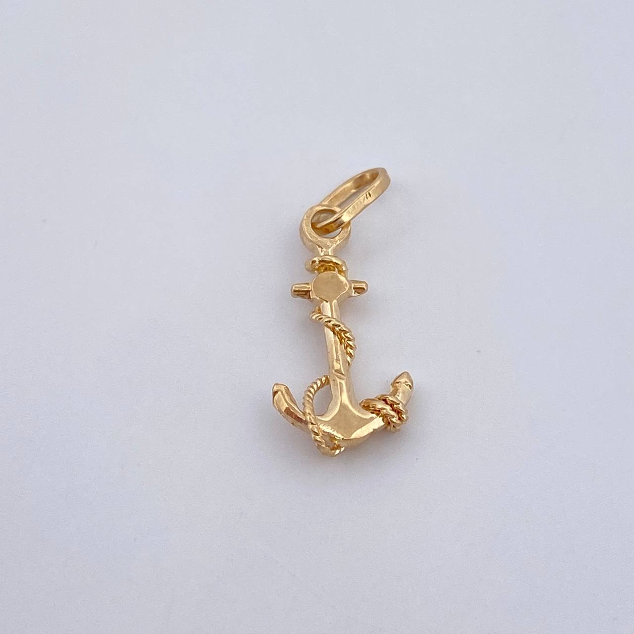 Dije Ancla 0.9gr / 2.1cm / Oro Amarillo 18K &