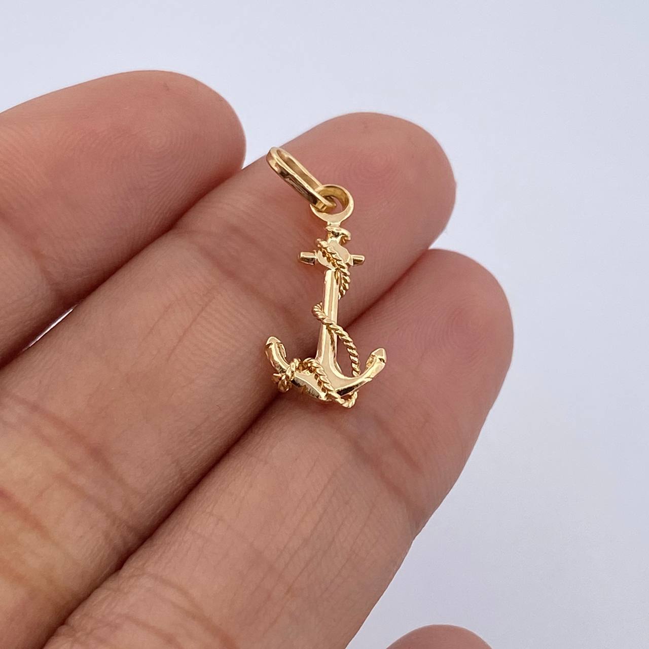 Dije Ancla 0.9gr / 2.1cm / Oro Amarillo 18K &