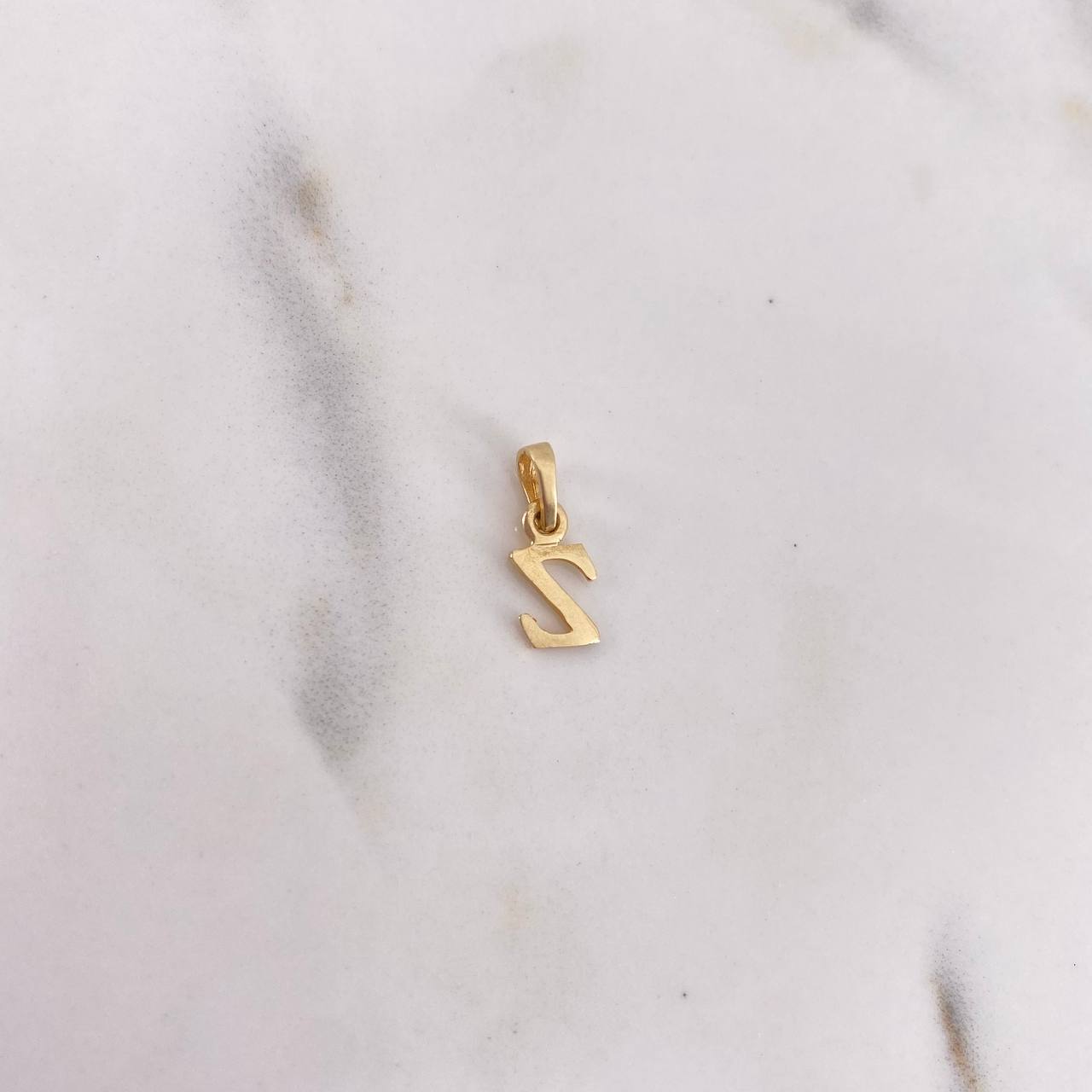 Dije Letra Z 0.4gr / 1.3cm / Liso Oro Amarillo 18K $
