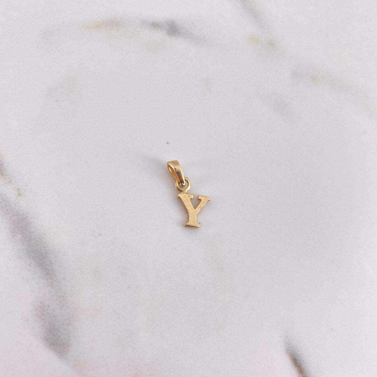 Dije Letra Y 0.45gr / 1.5cm / Liso Oro Amarillo 18K #