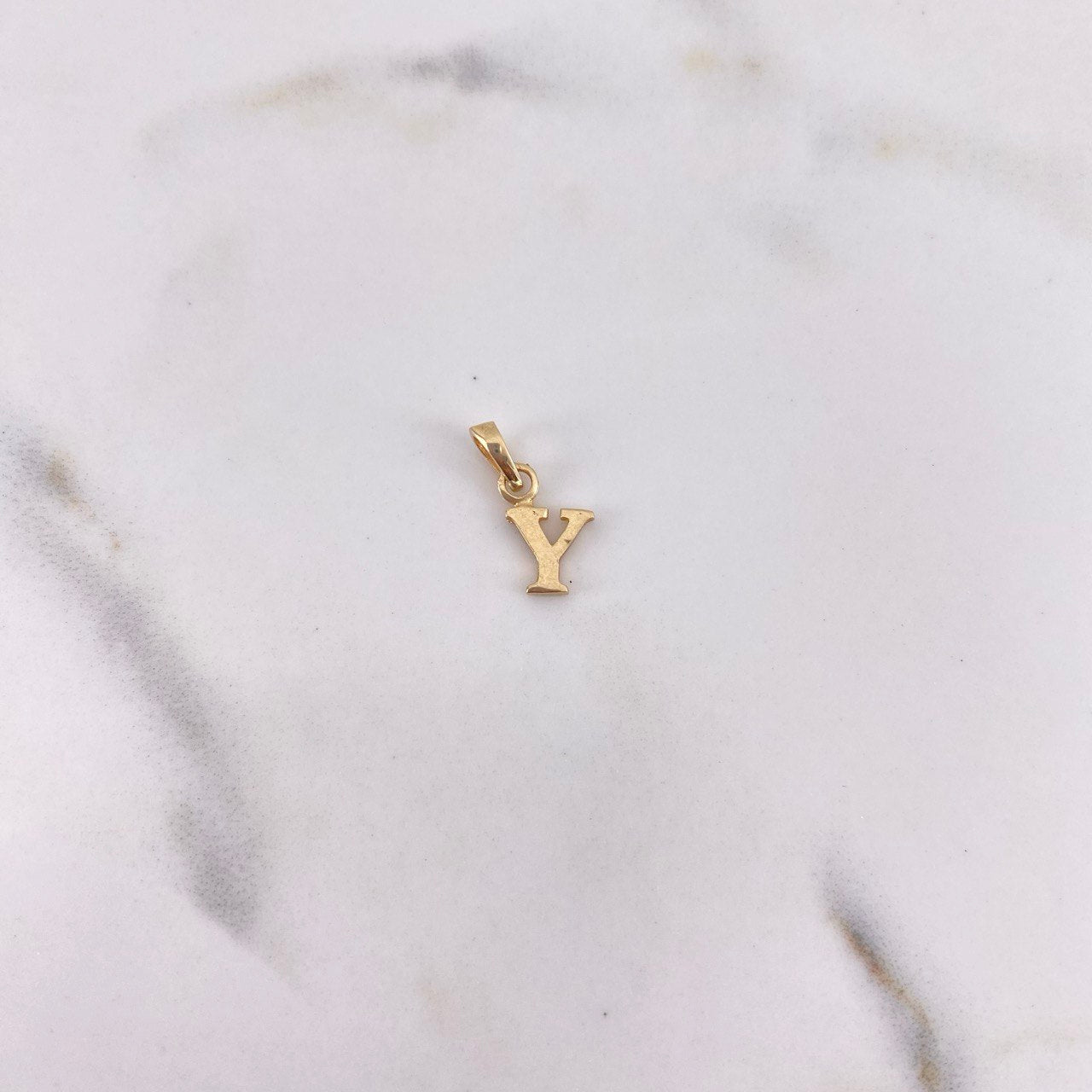 Dije Letra Y 0.45gr / 1.5cm / Liso Oro Amarillo 18K #
