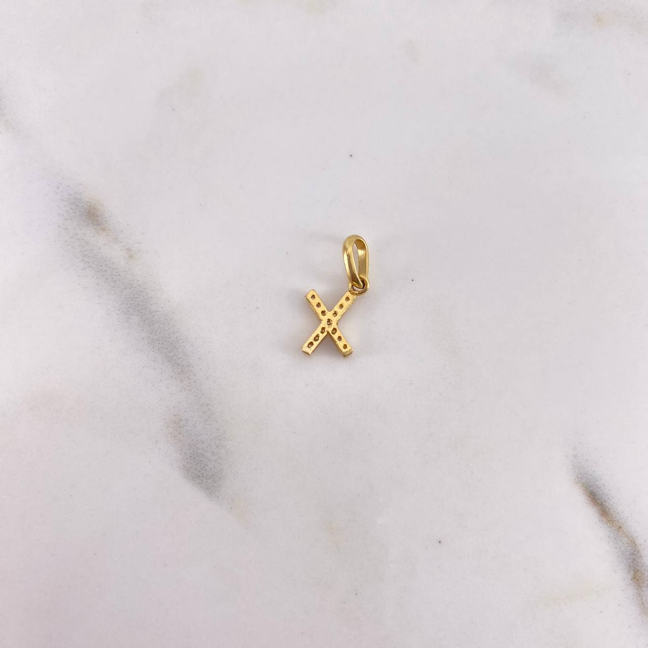 Dije Letra X 0.55gr / 1.6cm / Circones Blancos Oro Amarillo 18K $