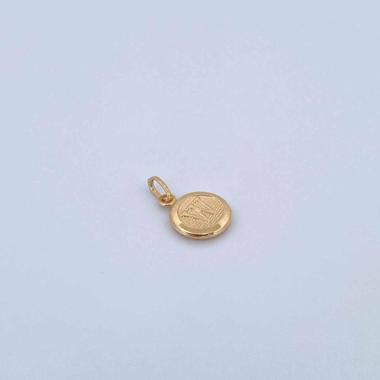Dije Letra W 0.45gr / 1.5cm / Medalla Oro Amarillo 18K &