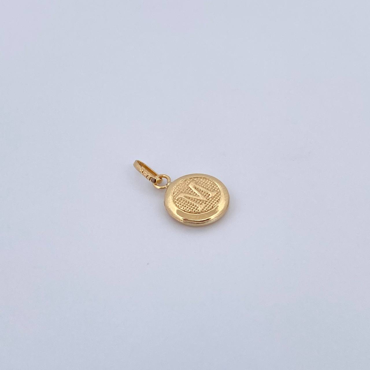 Dije Letra M 0.45gr / 1.5cm / Medalla Oro Amarillo 18K &