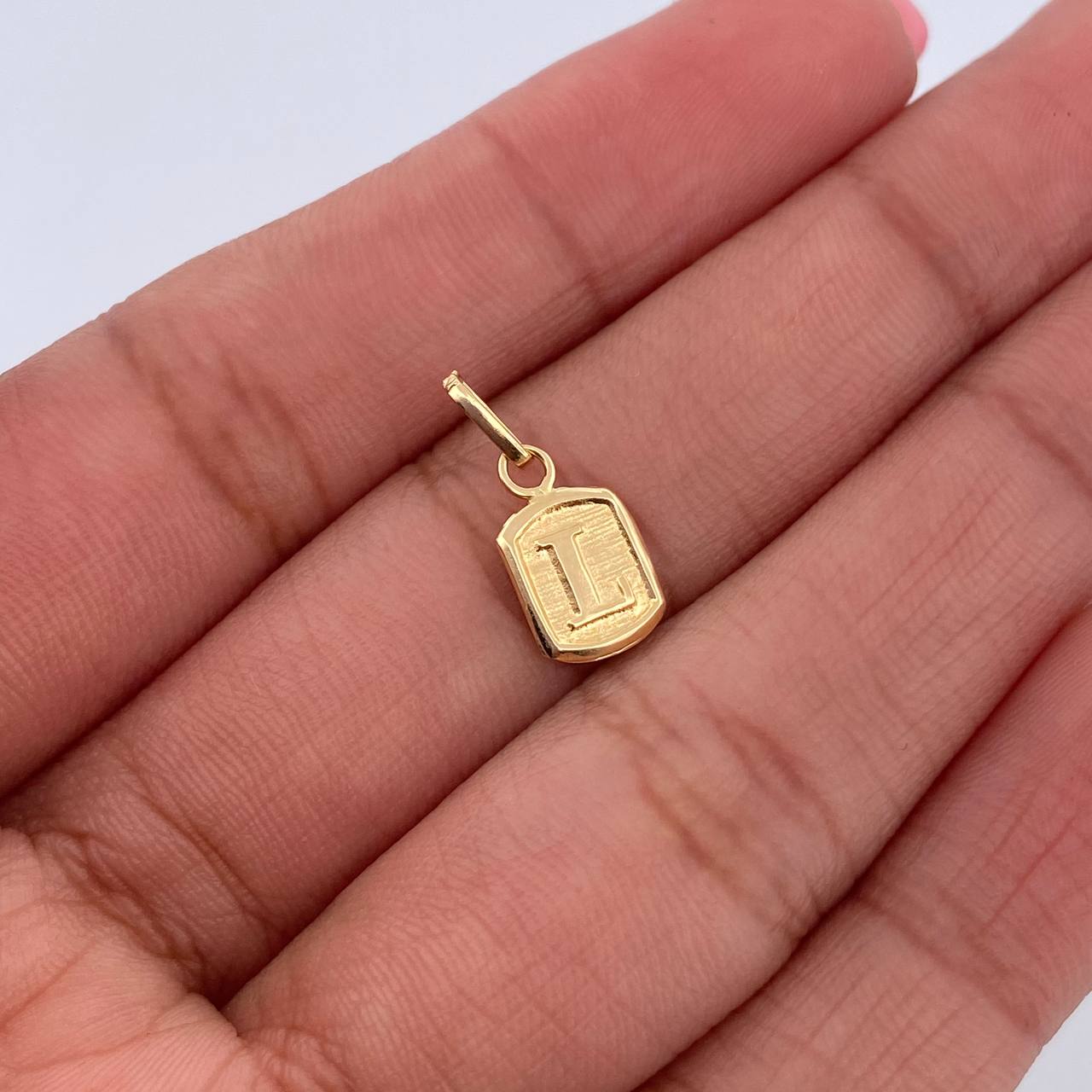 Dije Letra L 0.3gr / 1.5cm / Liso Oro Amarillo 18K &