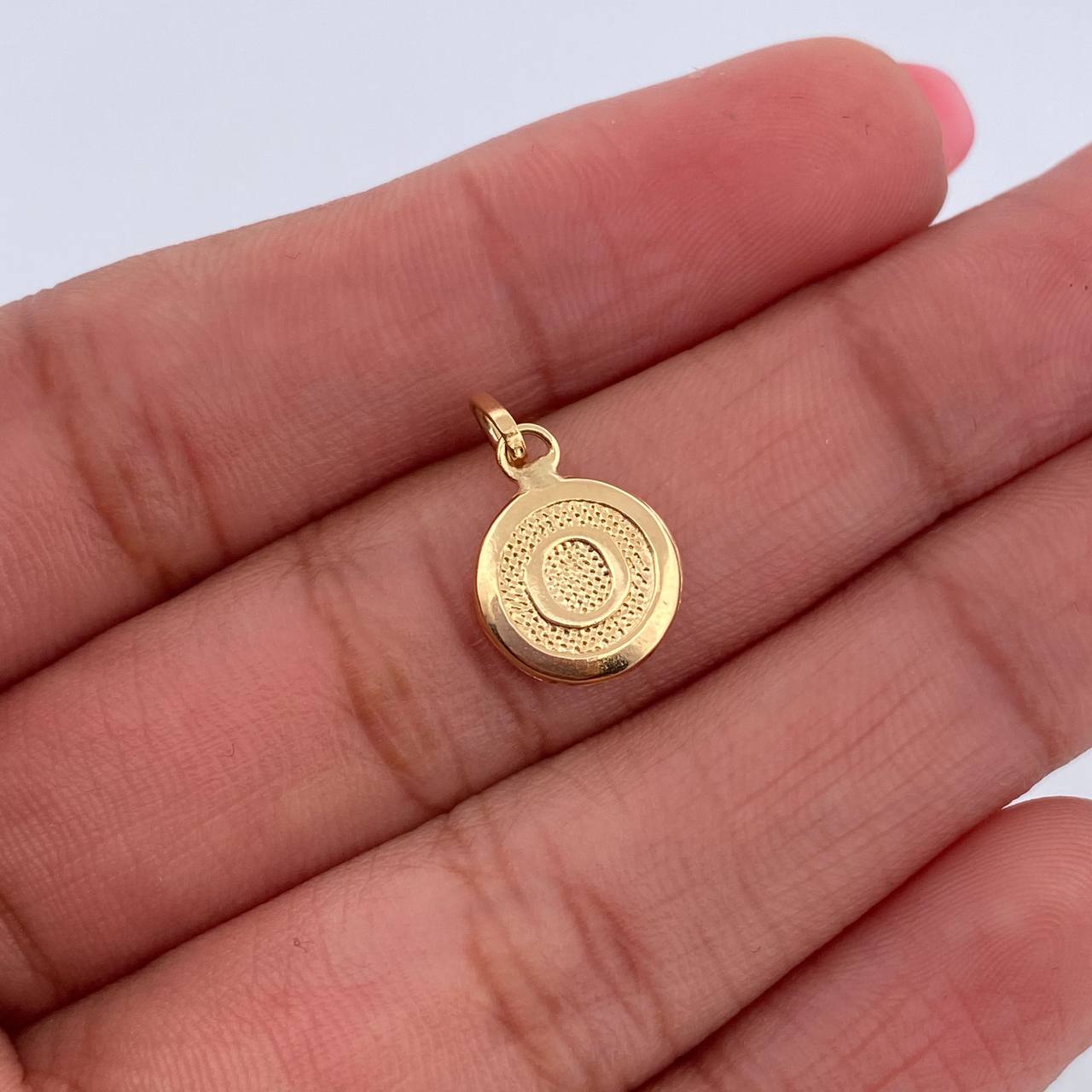 Dije Letra O 0.5gr / 1.5cm / Medalla Oro Amarillo 18K &