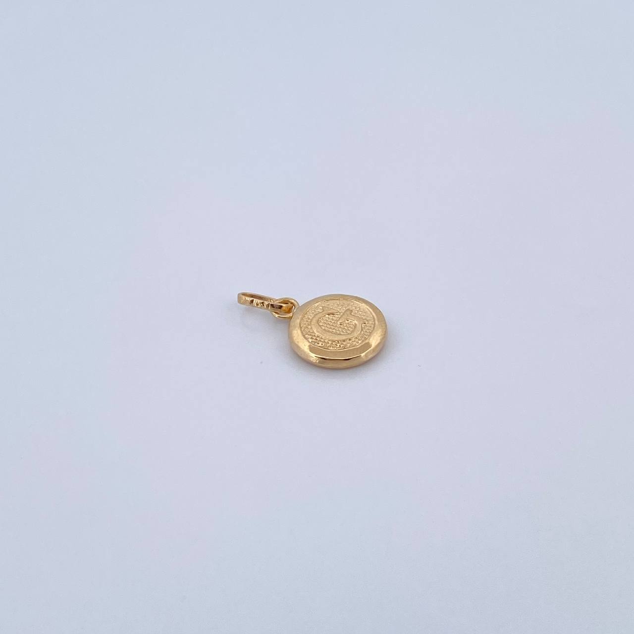 Dije Letra G 0.4gr / 1.5cm / Medalla Oro Amarillo 18K &