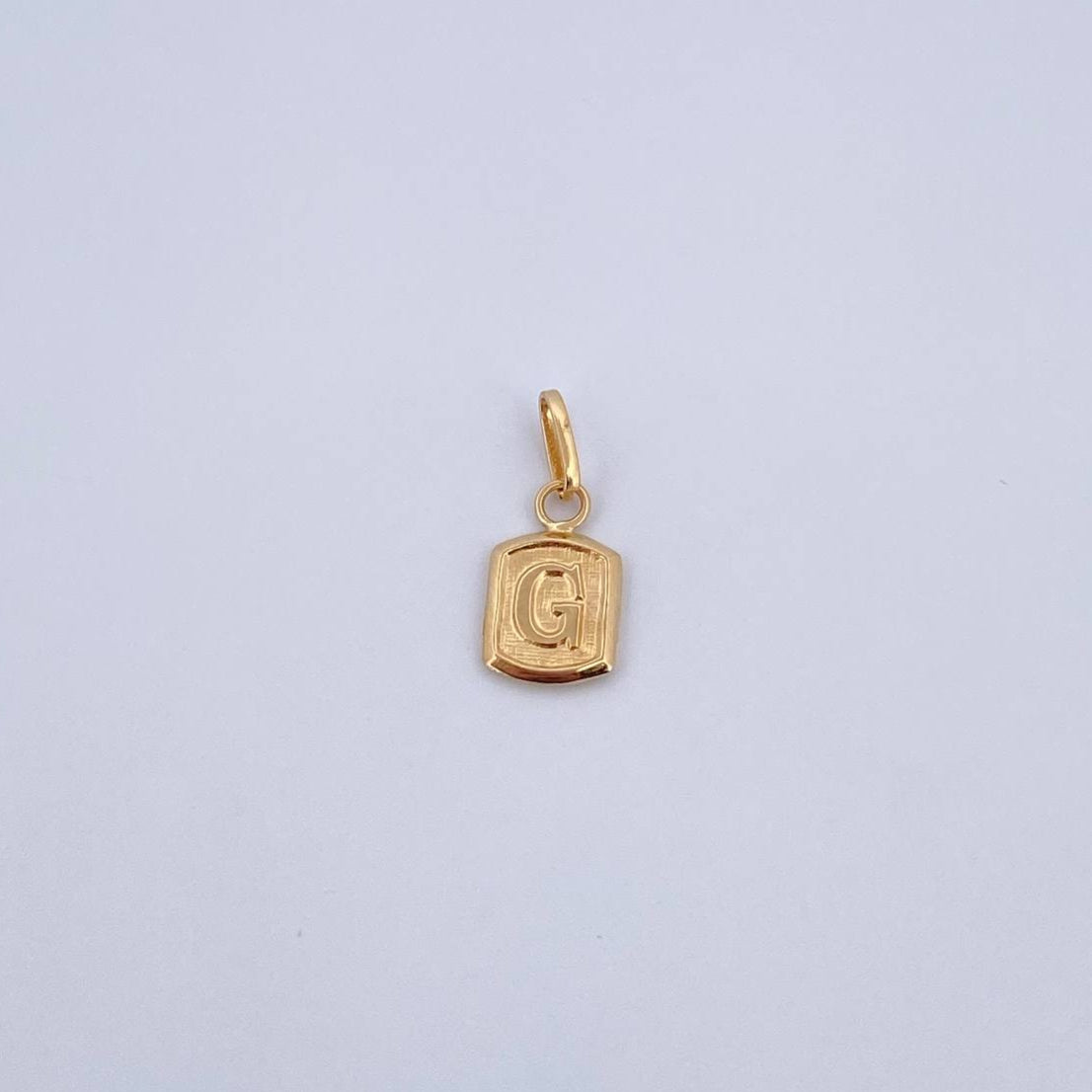 Dije Letra G 0.35gr / 1.5cm / Liso Oro Amarillo 18K &