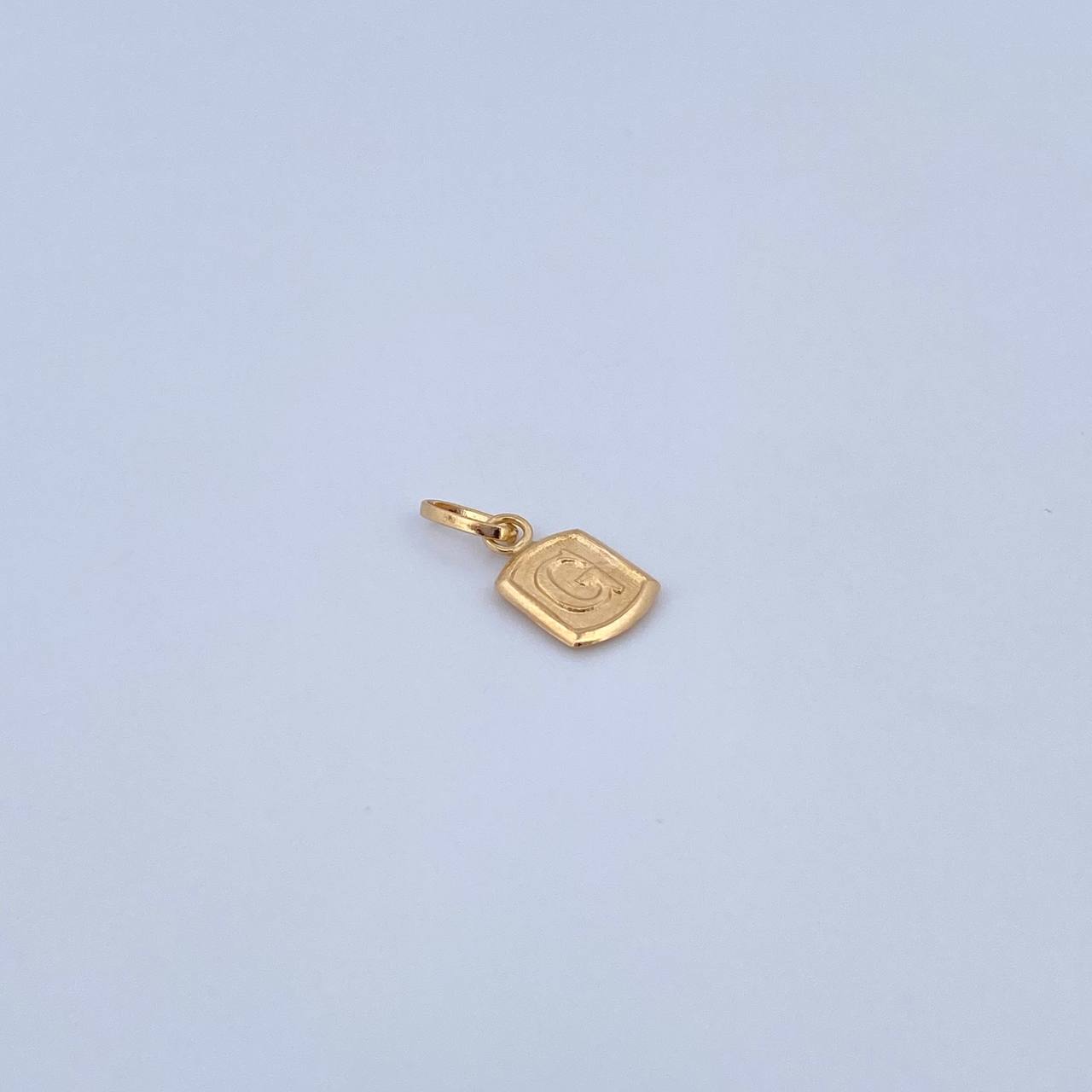 Dije Letra G 0.35gr / 1.5cm / Liso Oro Amarillo 18K &