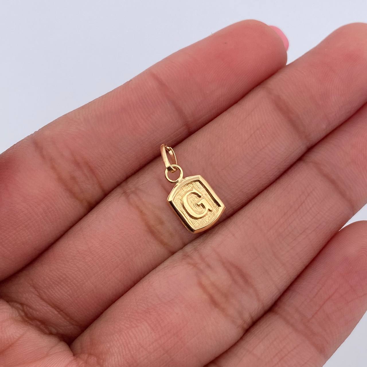 Dije Letra G 0.35gr / 1.5cm / Liso Oro Amarillo 18K &