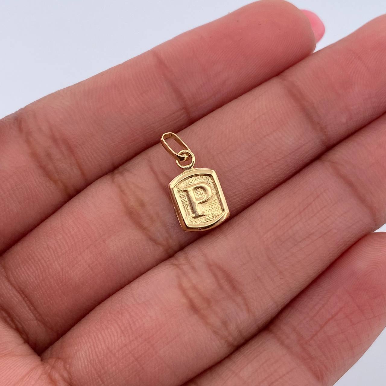 Dije Letra P 0.45gr / 1.5cm / Liso Oro Amarillo 18K &