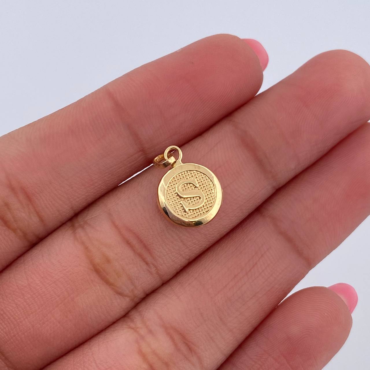 Dije Letra S 0.45gr / 1.5cm / Medalla Oro Amarillo 18K &
