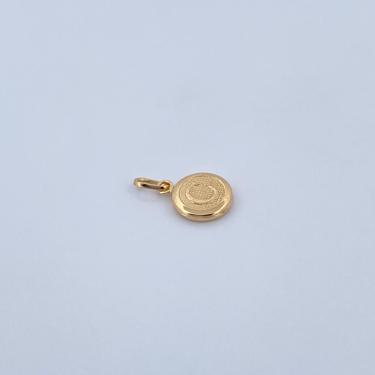 Dije Letra C 0.45gr / 1.5cm / Medalla Oro Amarillo 18K &