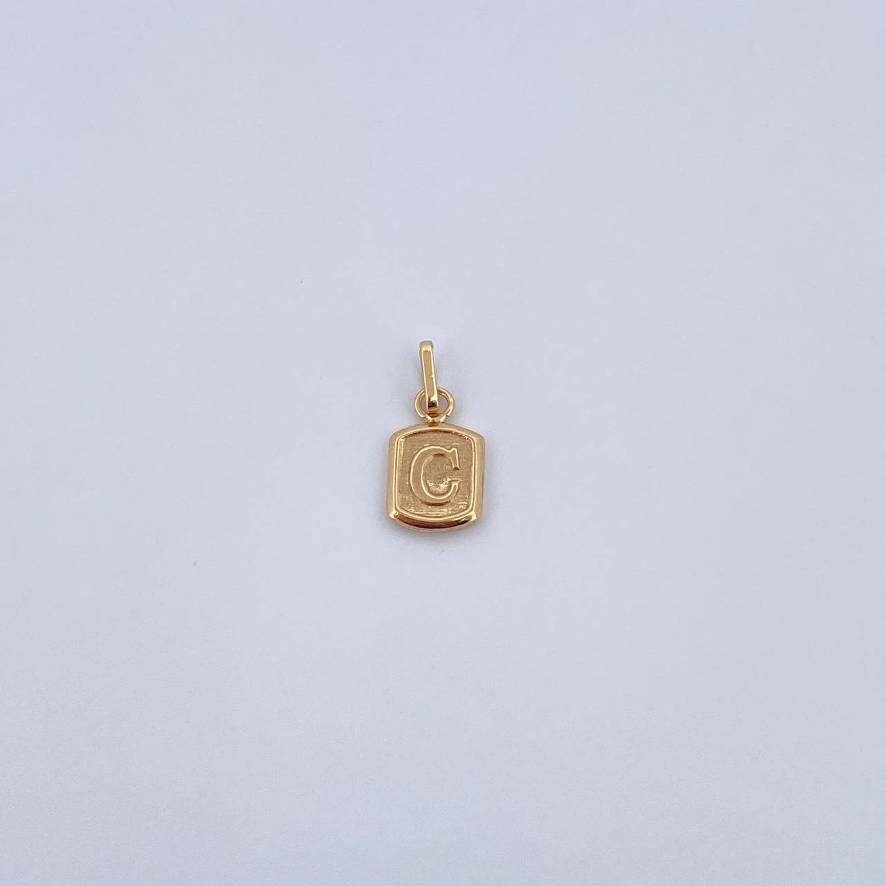 Dije Letra C 0.4gr / 1.5cm / Liso Oro Amarillo 18K &
