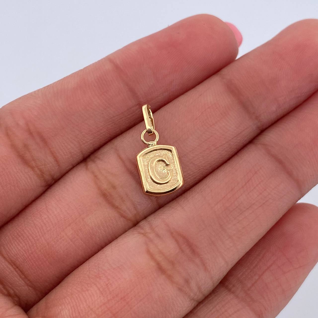 Dije Letra C 0.4gr / 1.5cm / Liso Oro Amarillo 18K &