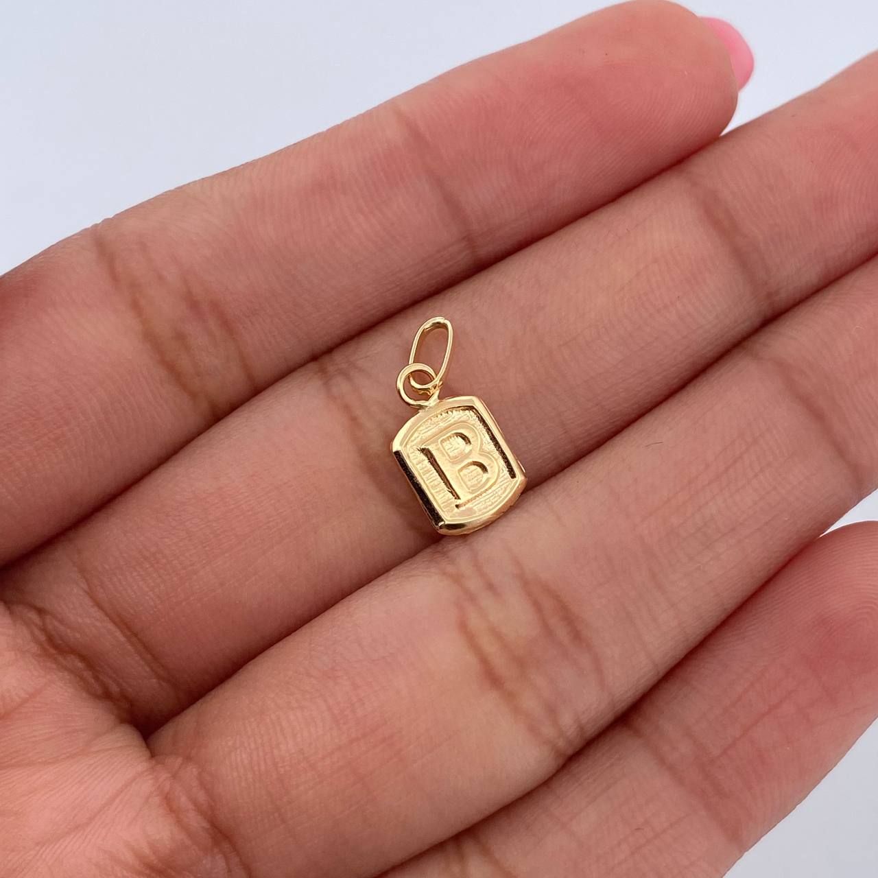 Dije Letra B 0.3gr / 1.5cm / Liso Oro Amarillo 18K &