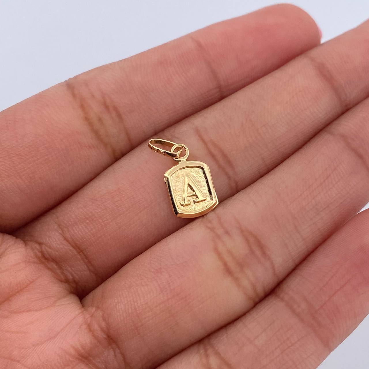 Dije Letra A 0.35gr / 1.5cm / Liso Oro Amarillo 18K &