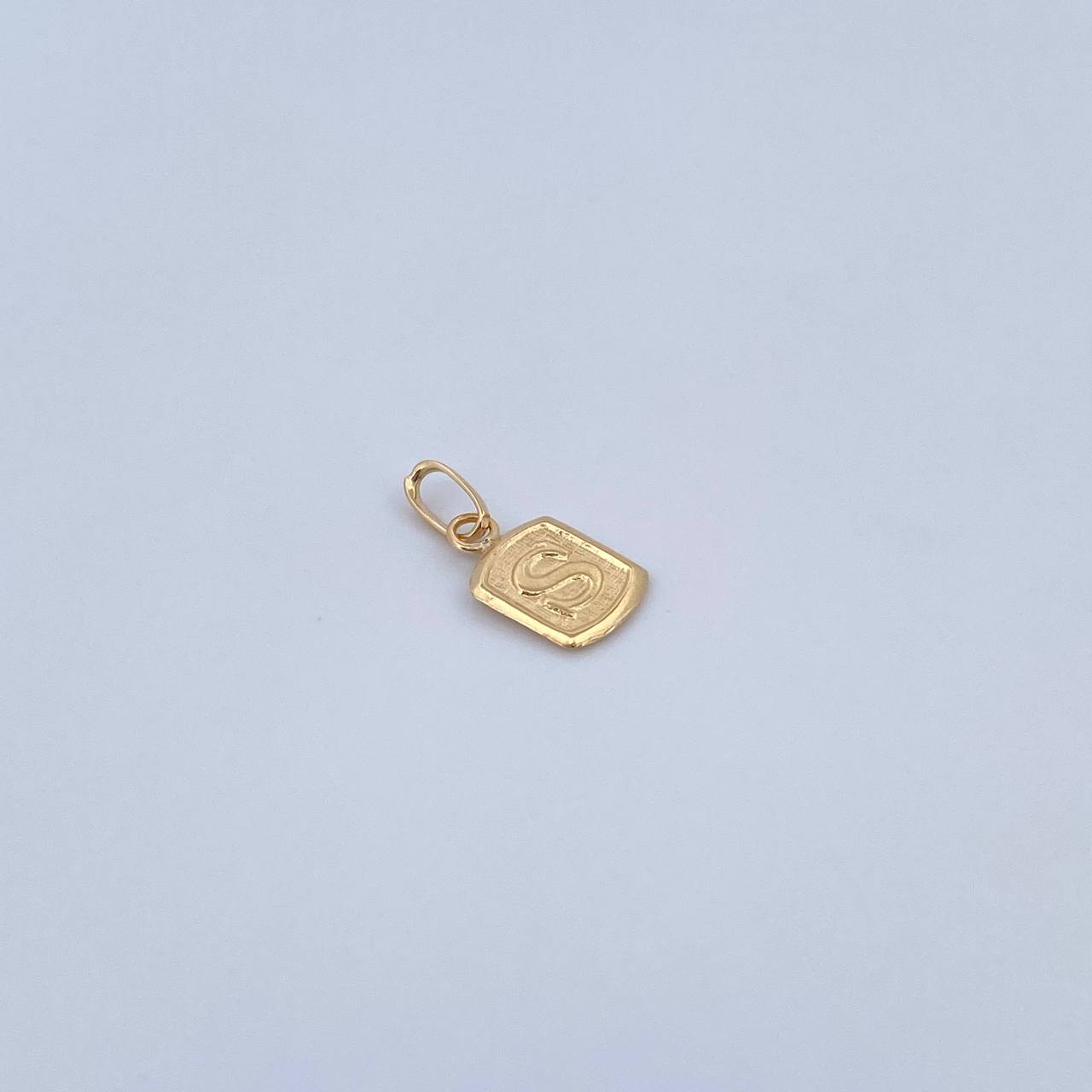 Dije Letra S 0.35gr / 1.5cm / Liso Oro Amarillo 18K &